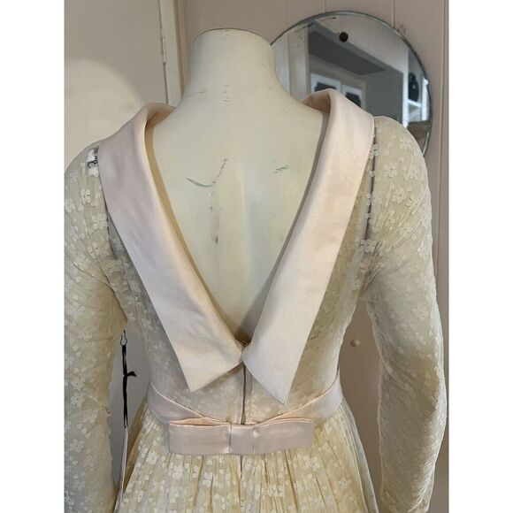 Unique Vintage Womens Large Peach Ivory Lace V-Back Formal Wedding Dress NWT - Picture 8 of 13